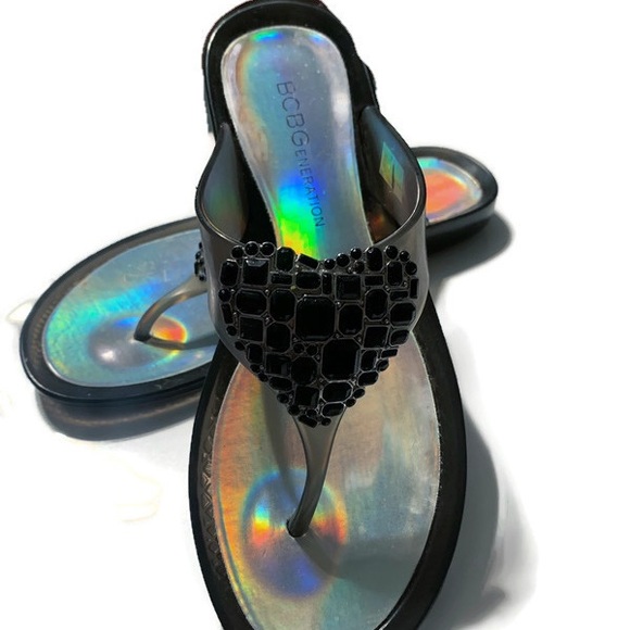 NWOT BCBGeneration Grey/Black Flip Flops 🖤 - Picture 3 of 3